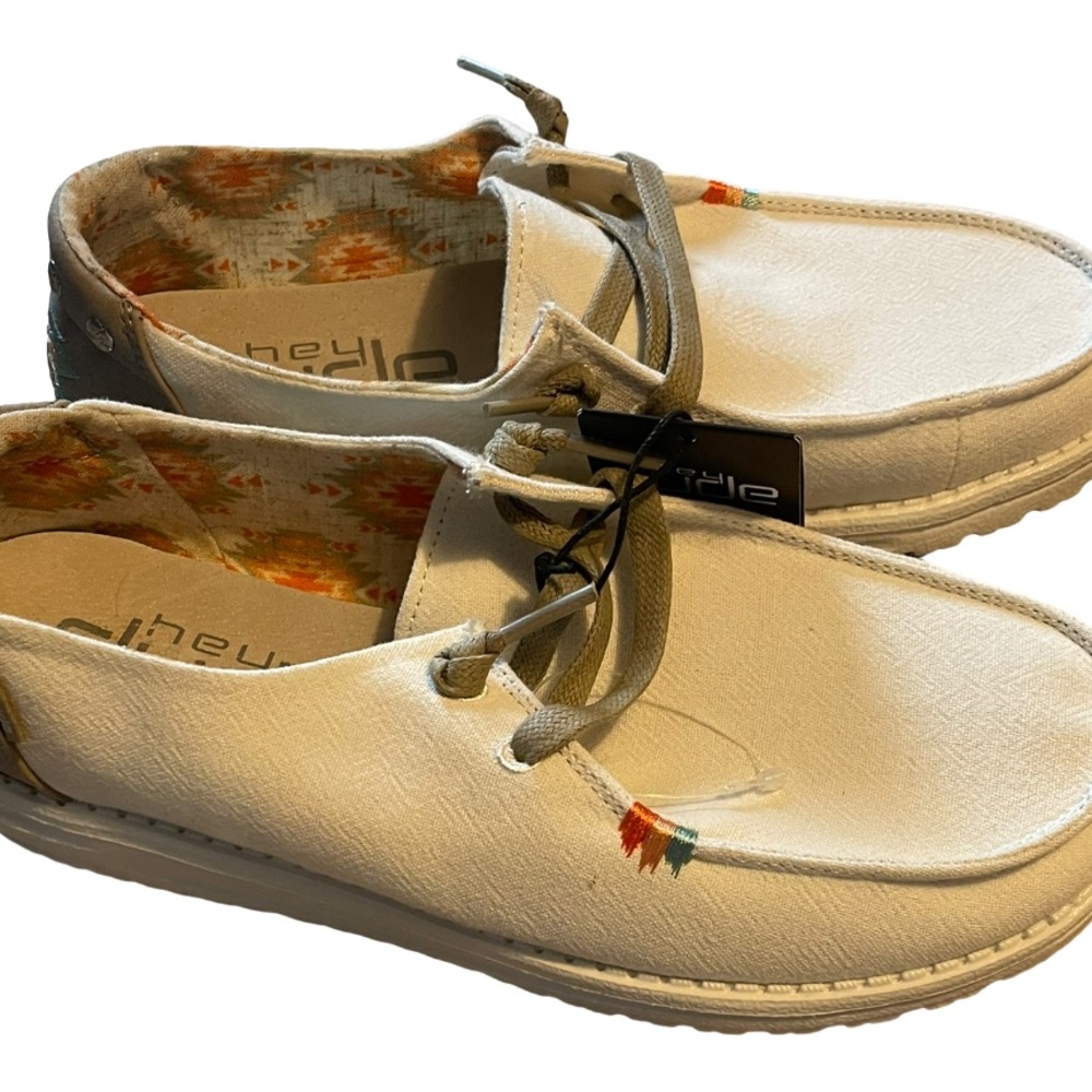 HEY DUDES women’s size 8